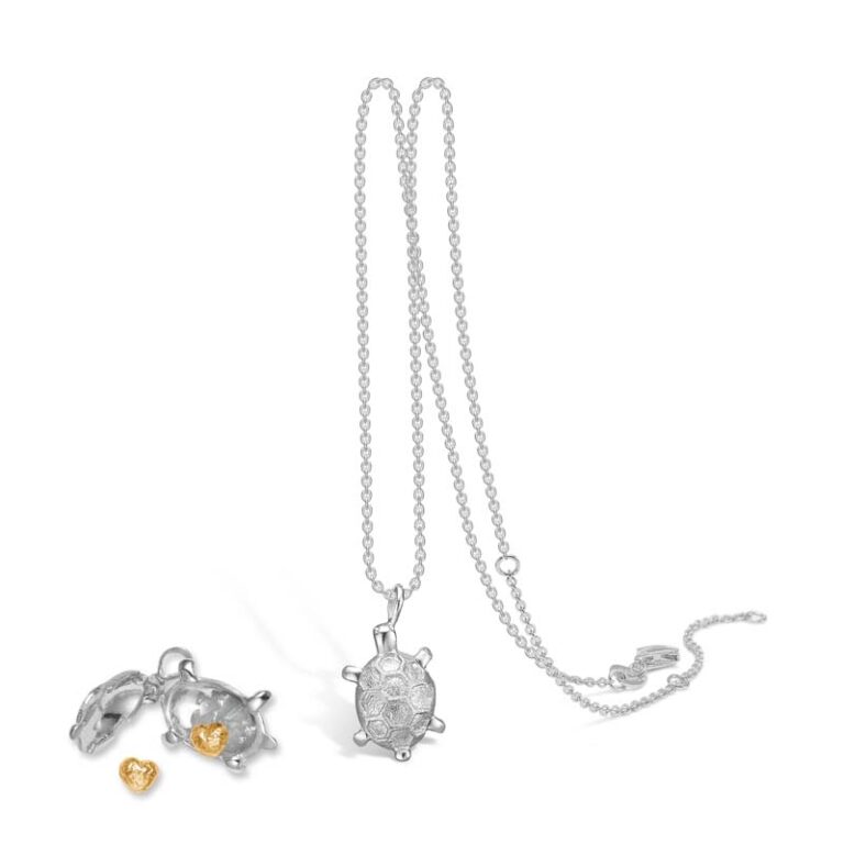 Blossom Copenhagen Medaljon Skildpadde Sølv (rhodineret sterling sølv) (med kuglekæde) Medaljon