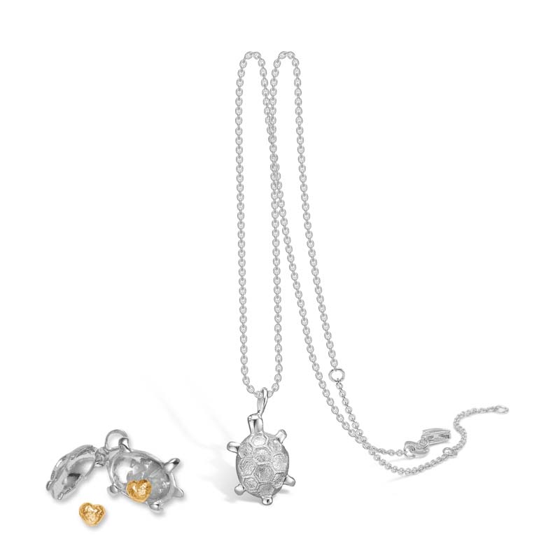 Blossom Copenhagen Medaljon Skildpadde Sølv (rhodineret sterling sølv) (med kuglekæde) Medaljon