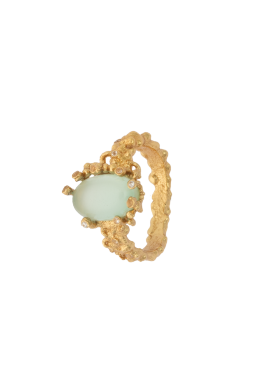 Delusive truth ring - chalcedony, forgyldt