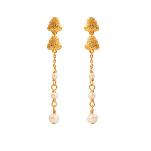 Hultquist Coralie grande øreringe i forgyldt med hvide ferskvandsperler