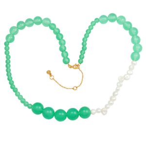 Hultquist Mia halskæde i forgyldt med perler og grønne sten