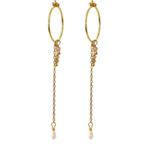 Hultquist øreringe i forgyldt med beige sten og perler