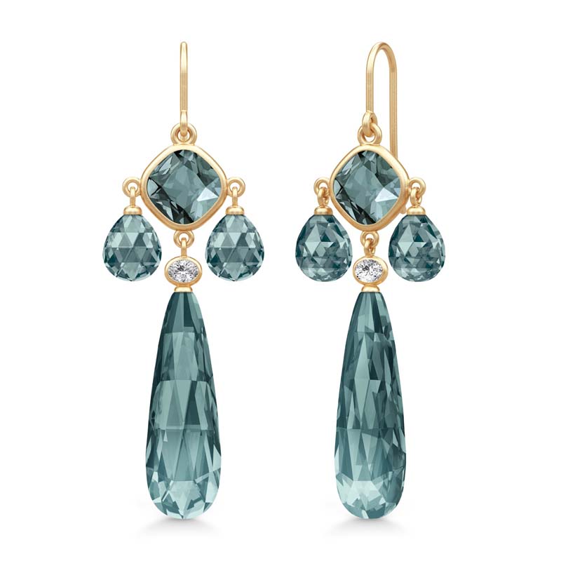 Julie Sandlau Ofelia Chandelier øreringe i forgyldt med Midnight Blue krystal