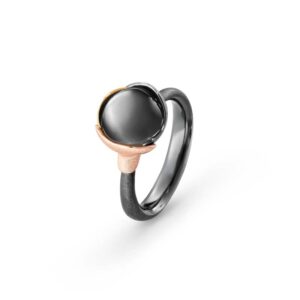 OLE LYNGGAARD COPENHAGEN Lotus 1, oxideret sølv / 18 kt. guld ring med grå månesten