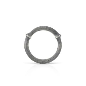 OLE LYNGGAARD COPENHAGEN Nature sort sølv ring, nr. 3